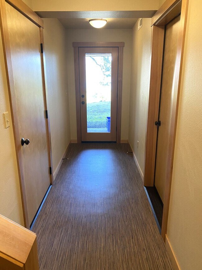 Building Photo - Perfection in Mosier