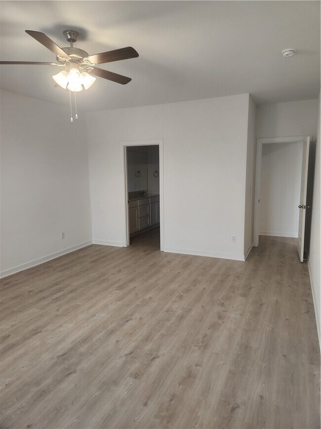 Building Photo - 4008 Aryana Ave
