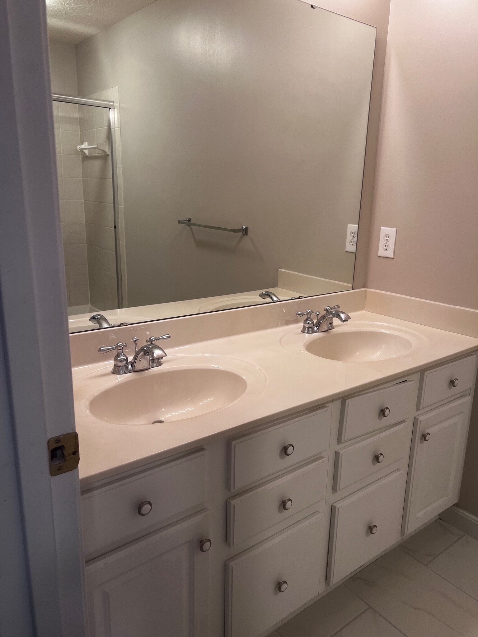 Masterbath Vanity - 6549 Twin Lakes Dr