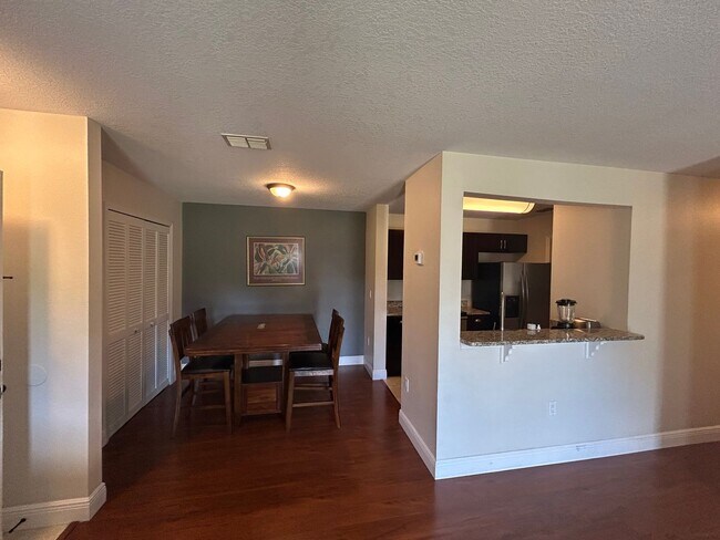 Building Photo - 2/2 Windsor Park Condo