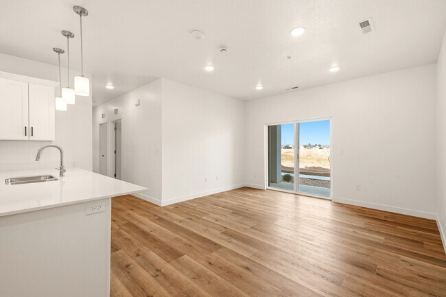 Building Photo - 2305 E 830 S