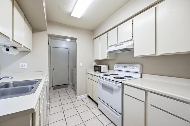 Building Photo - 1814 W Village Way