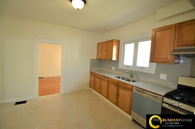 Building Photo - 57 Judson St