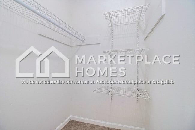 Building Photo - 5285 Oakridge Dr