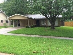 Building Photo - 1128 Briarhurst Dr