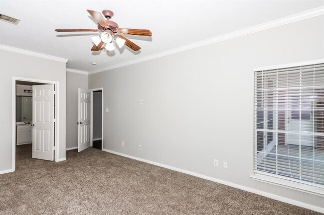 Building Photo - 2540 Pelican Dr