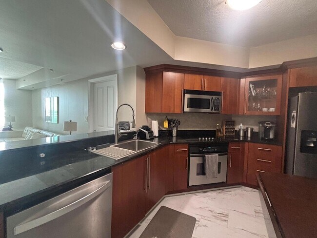 Building Photo - 401 SW 4th Ave