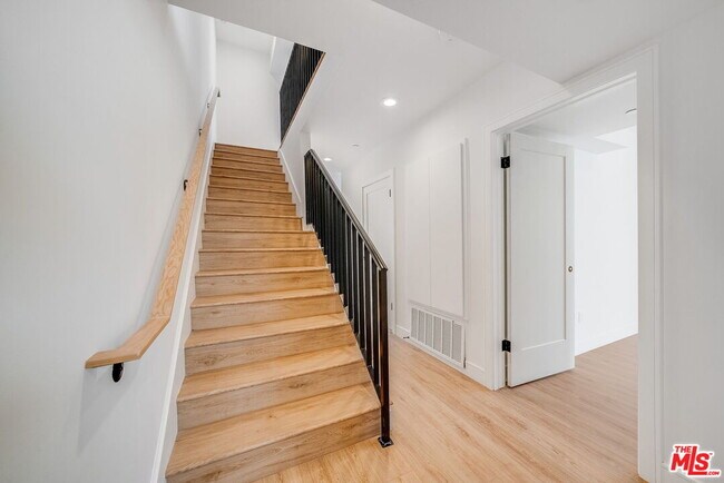 Building Photo - 1435 S Crescent Heights Blvd