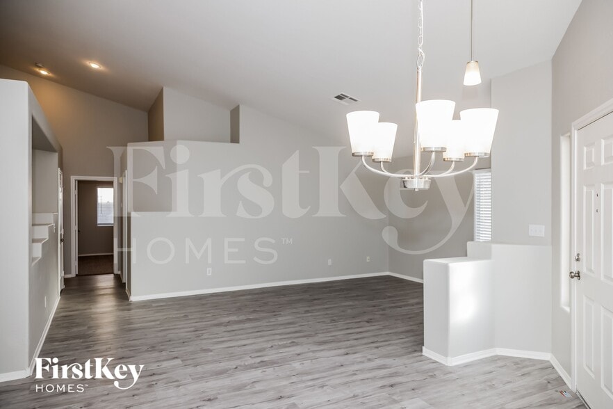 Building Photo - 6270 Bruma Ave