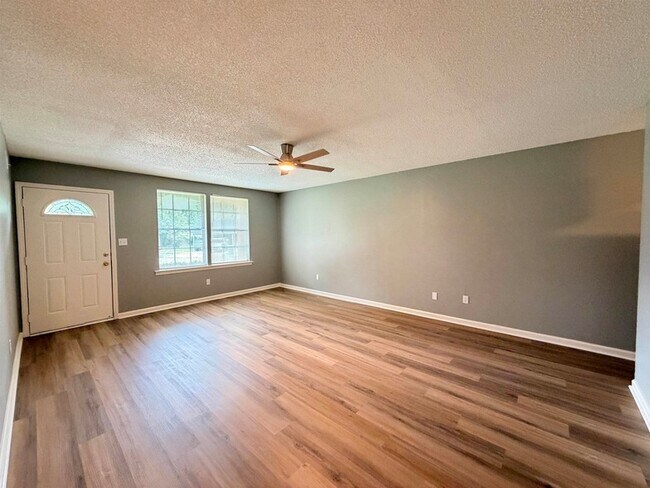 Building Photo - 3884 Kerston Dr