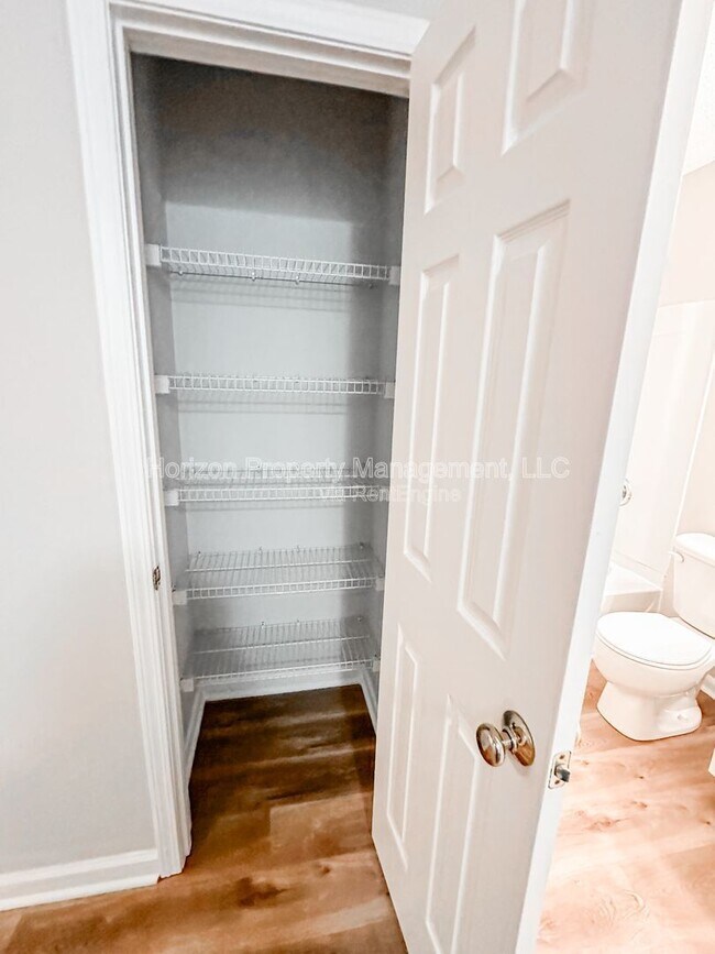 Building Photo - 139 Riverstone Commons Cir