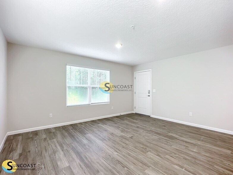 Building Photo - 6499 Breezy Oaks Wy