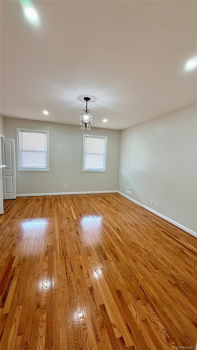 Building Photo - 153 Chester St