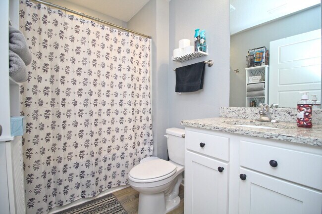 Building Photo - Modern 5BR/3BA Home in Birch Run with Solar Panels, Open Concept Design & Bonus Living Space