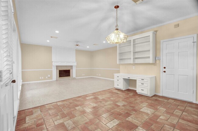 Building Photo - 611 Hickory St