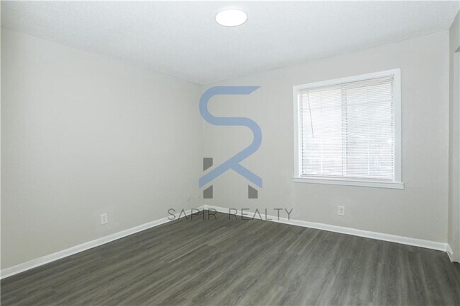 Building Photo - 2045 Alison Ct SW