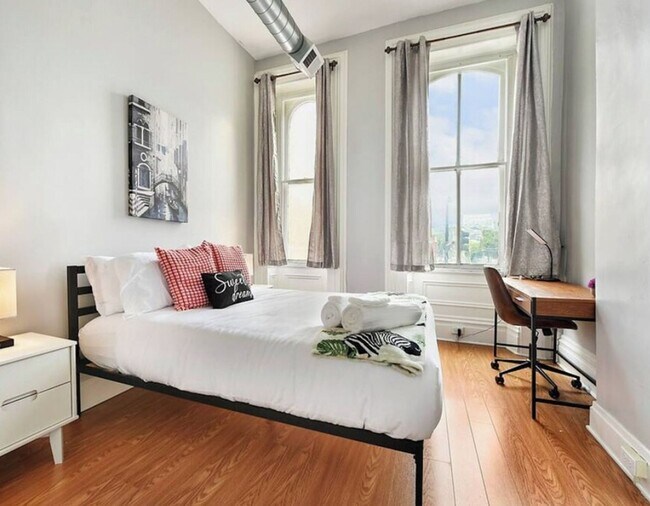 Building Photo - 2134 E Carson St