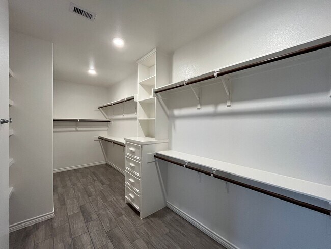 Building Photo - WALKING DISTANCE FROM OSO BAY WETLAND PRES...