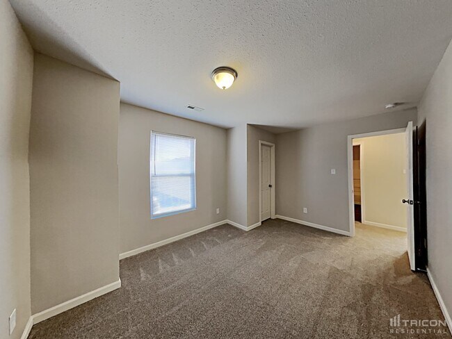Building Photo - 815 Skywatch Ln