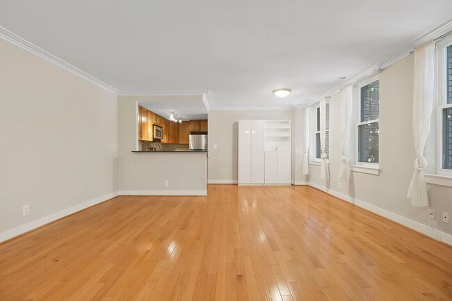 Building Photo - Sunny 3-Bedroom Corner Unit in Eckington/B...