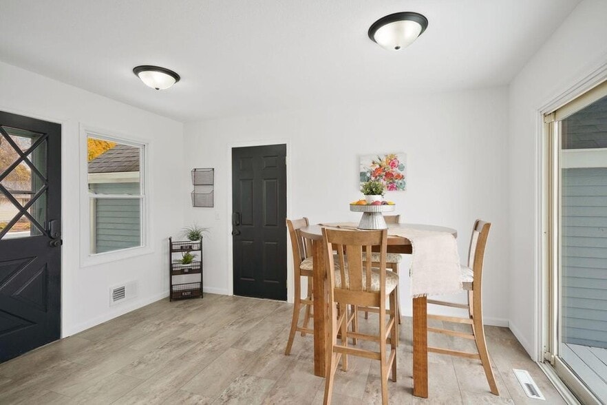 Building Photo - 5060 Hughes Ave NE