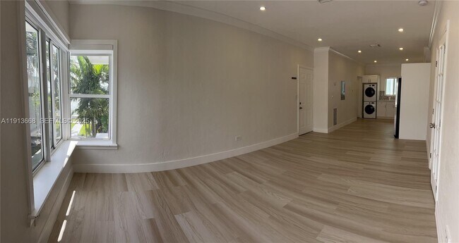 Building Photo - 1990 Bay Dr