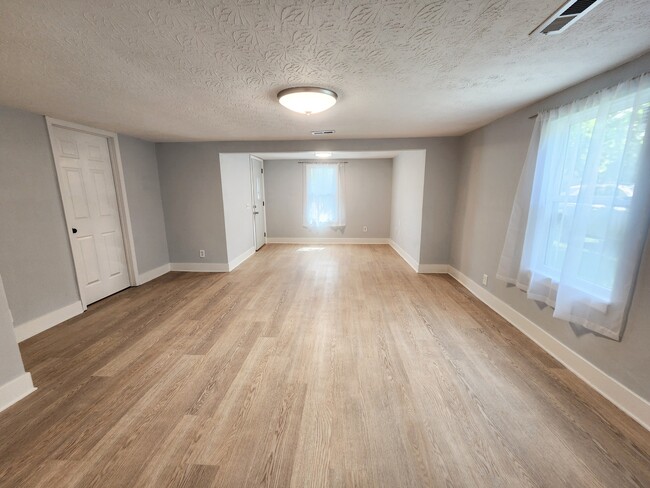 Building Photo - 213 Starlight Dr