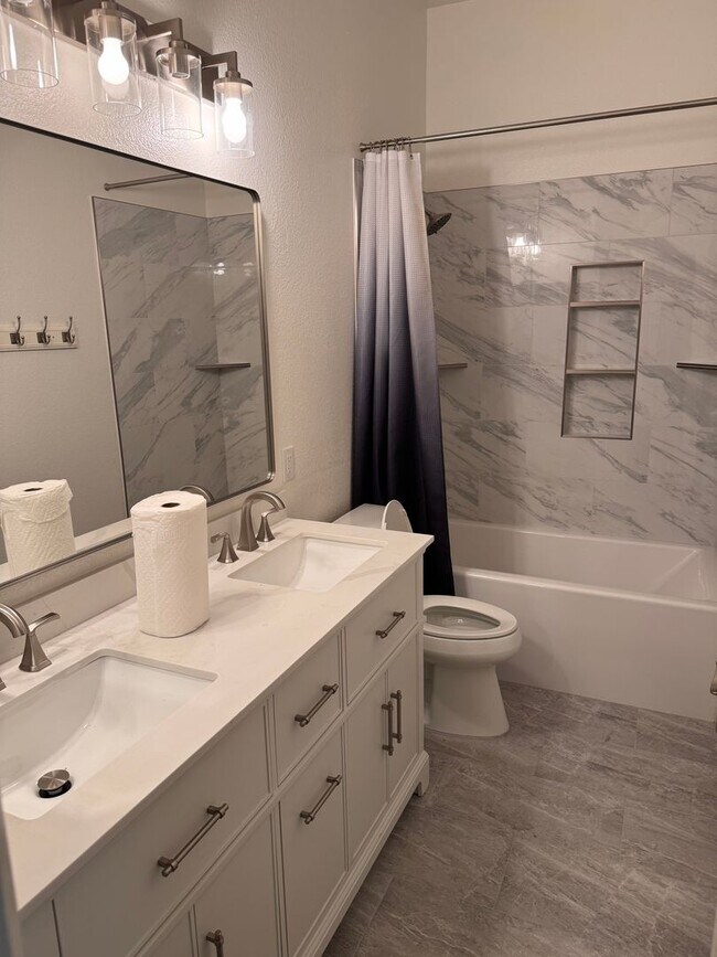 Building Photo - Recently Updated 4 Bedroom Prairie Oaks Ho...