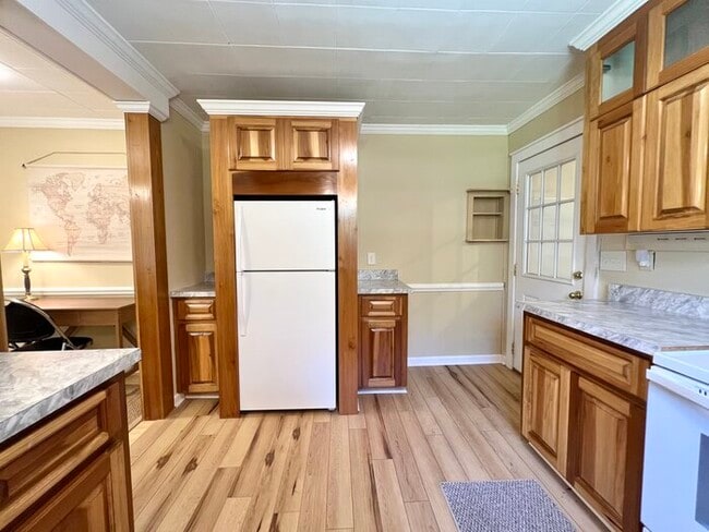 Building Photo - 1266 Pinecrest Dr