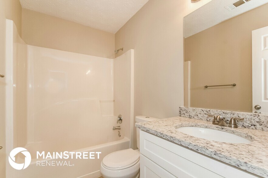 Building Photo - 1136 Oakwood Manor Ct