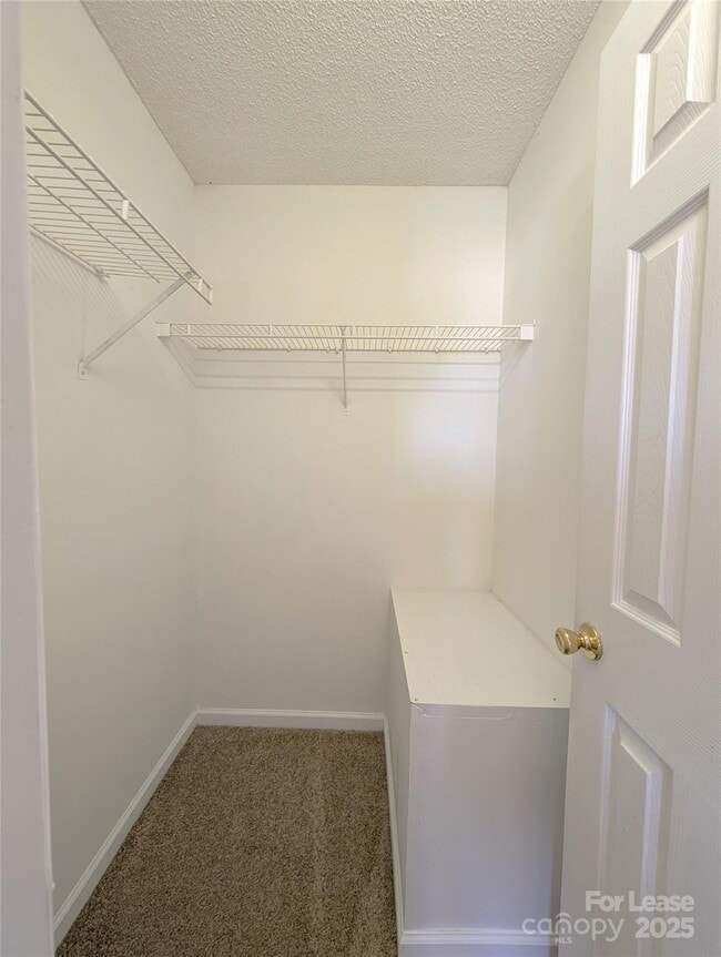 Building Photo - 144 W Walnut Ave