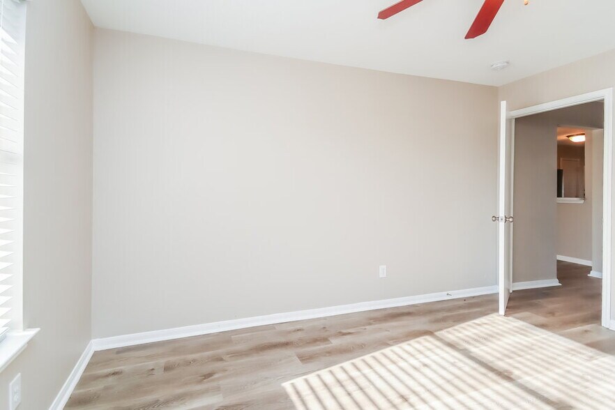 Building Photo - 10815 Malden Dr
