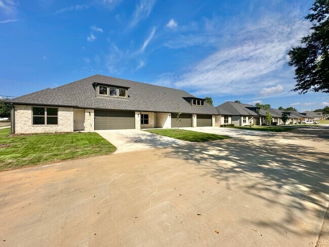 Building Photo - New Construction 3 Bedroom 2 Bathroom in S...