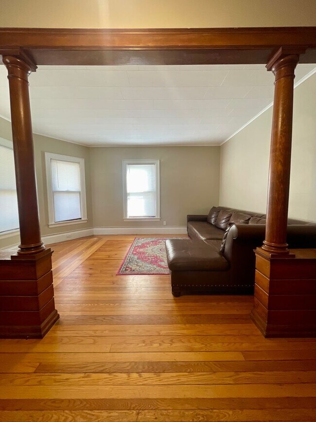 Building Photo - 300 Milburn Dr