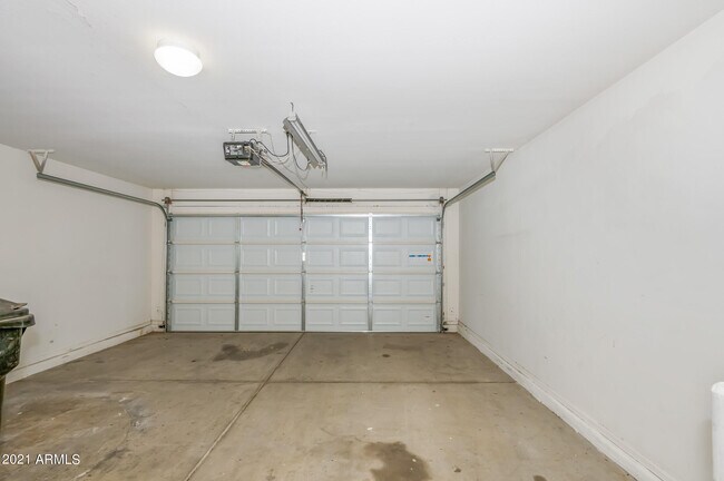 Building Photo - 12417 W Yuma St