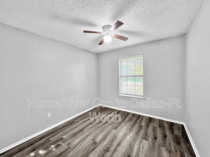 Building Photo - 9703 La Rochelle Dr