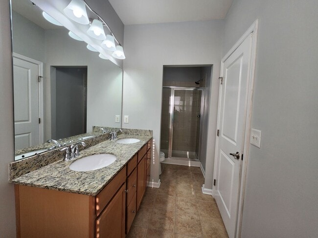Building Photo - 4 Bedroom Cary Townhome! Great Location, N...