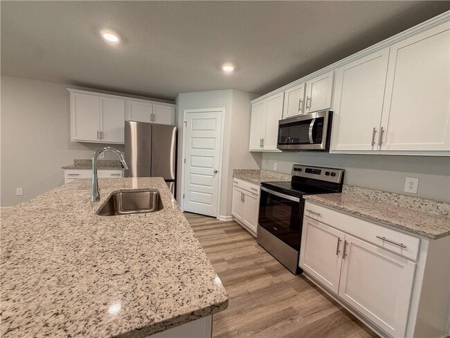 Building Photo - 5205 Pinyon Dr