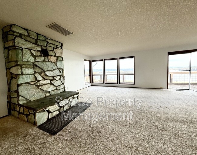 Building Photo - 344 S 2nd St