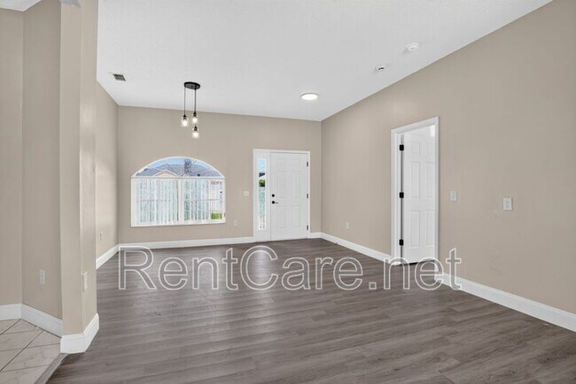 Building Photo - 121 Aurelia Ct