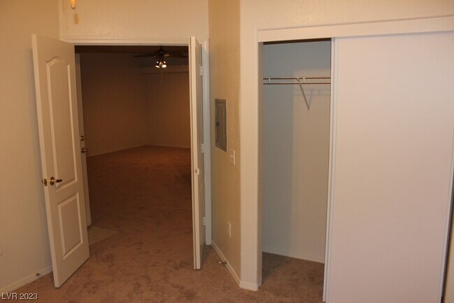 Building Photo - 6701 Cobre Azul Ave