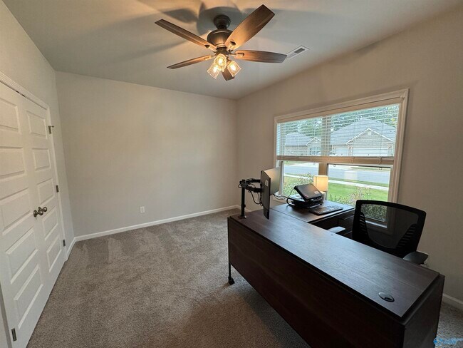 Building Photo - 209 Saddle St