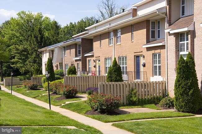 Primary Photo - 1699 Yale Pl