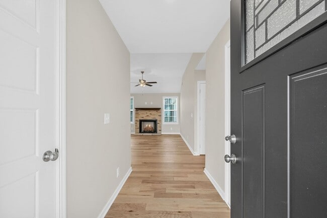 Building Photo - Pet Friendly Three Bedroom!