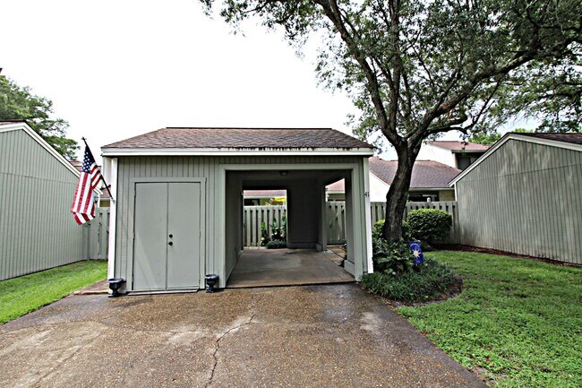 Building Photo - Beautifully Updated Patio Home In Niceville!