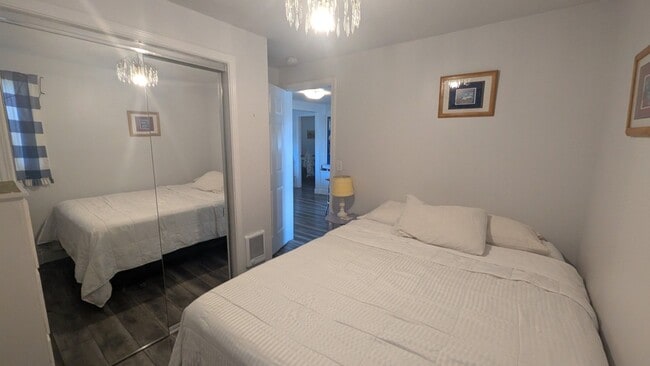 Building Photo - Our Western-Coastal Shabby Chic house Avai...