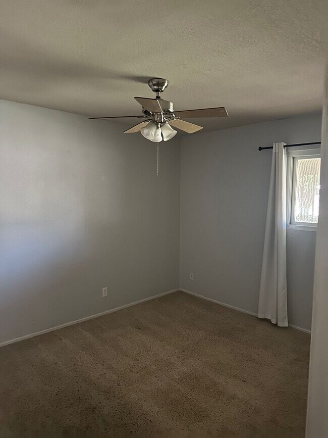 Building Photo - Discover this Charming 2-Bedroom - Tempe -...
