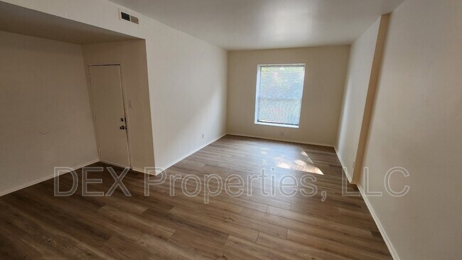 Building Photo - 1320 Academy Ave