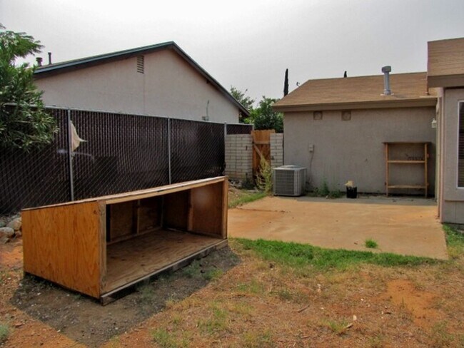 Building Photo - 4BR/2BA/1CG, 1374 sq.ft., w/central A/C in Sierra Vista, AZ