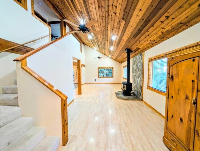 Building Photo - Cozy Northwest Living in Lake Minterwood – Spacious Home with Garage